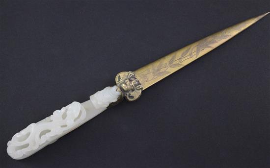 A Chinese white jade belt hook, 18th / 19th century, total length 22.5cm.